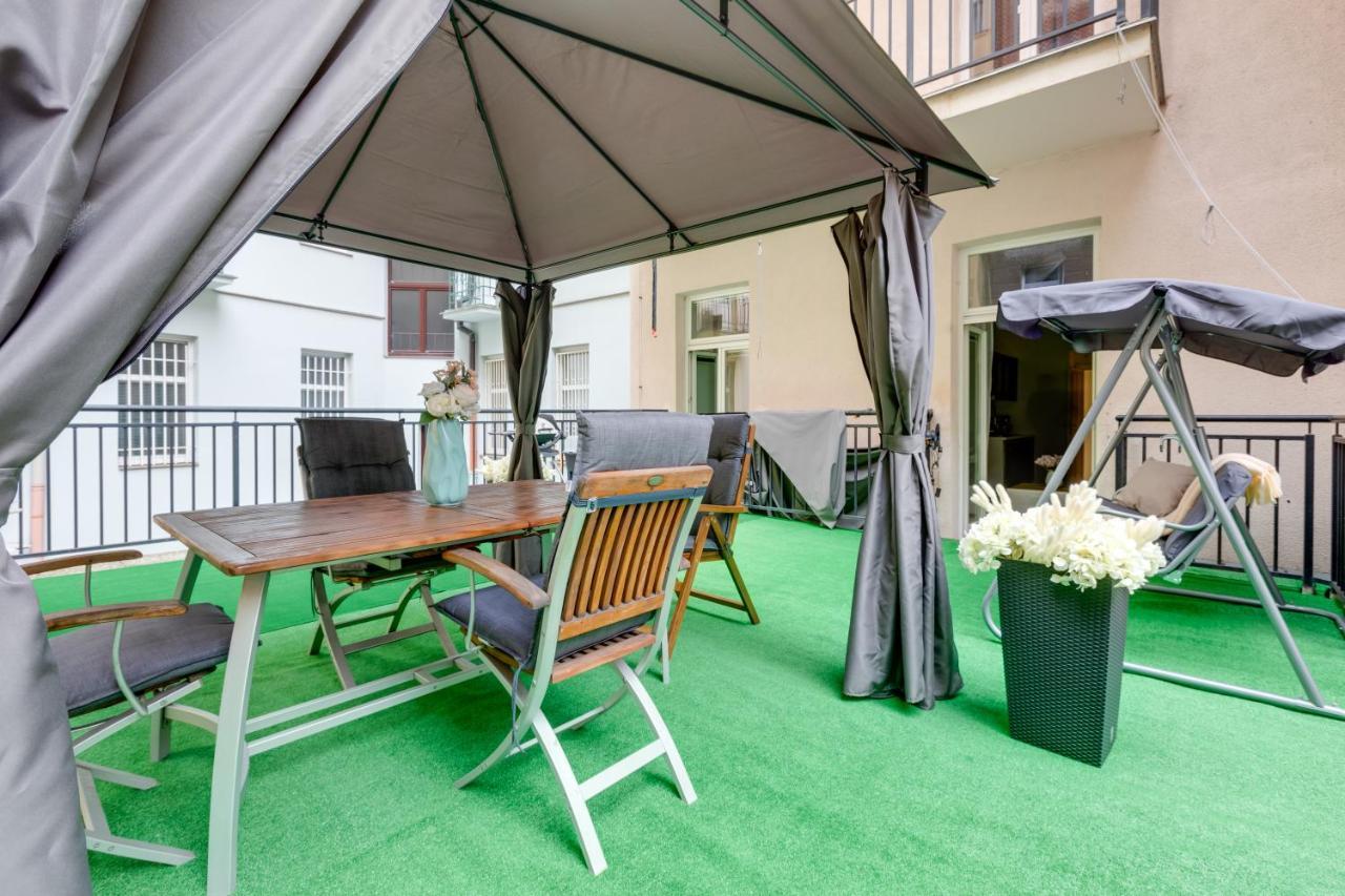 Luxury Riverside Apartments In The Center Of Prag Exterior foto