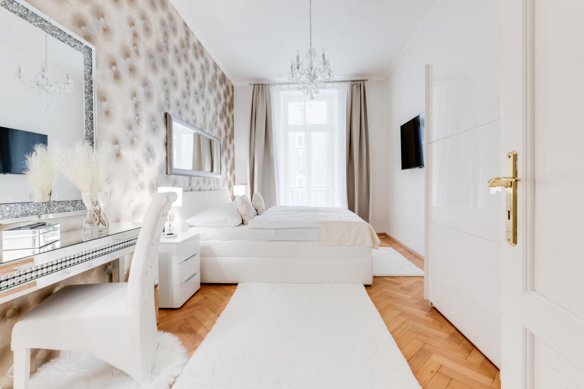 Luxury Riverside Apartments In The Center Of Prag Exterior foto